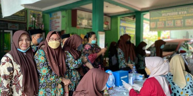 MTsN 3 Medan Laksanakan Imunisasi Campak-Rubella