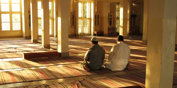 Cara Duduk Tahiyat Akhir pada Shalat Dua Rakaat