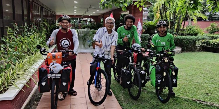 Naik Haji Bersepeda, Mampir di Kuala Lumpur
