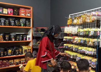 Toko souvenir Museum Tsunami diserbu wisatawan