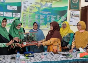 Aisyiyah Tanah Datar Kunjungi Panti Asuhan Putri Aisyiyah Kota Medan