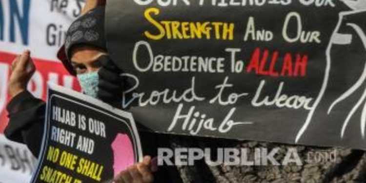 Mahasiswa Muslim India Berhenti Kuliah Dikarenakan Larangan Jilbab