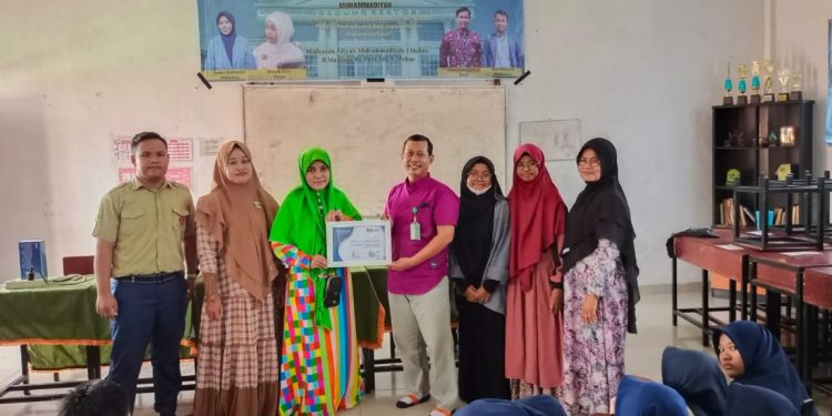 Gunakan Media Komik, Dosen UMSU Gelar Pengabdian Fardu Kifayah