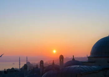 Khutbah Jumat: Meraih Kebahagiaan di Negeri Akhirat