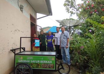 LazisMu Pematang Siantar Bantu Gerobak Sayur Nenek Berusia 71 Tahun