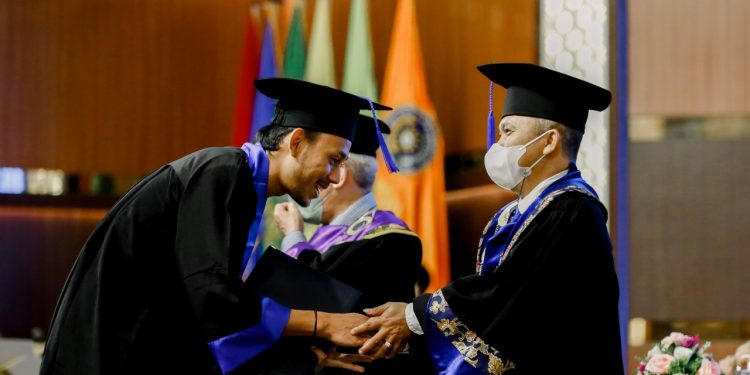 Jaga Tradisi, 85 Mahasiswa FISIP UMSU Tamat 3,5 Tahun