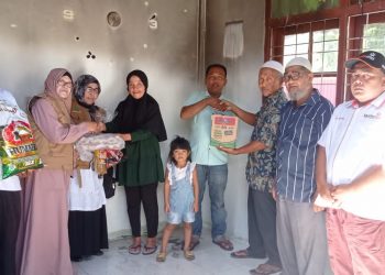 LazisMu Aceh Barat Kembali Serahkan Bantuan Warga Korban Kebakaran