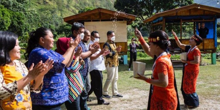 Kemenparekraf Sosialisasi Sadar Wisata di Kabupaten Tapanuli Utara dan Karo