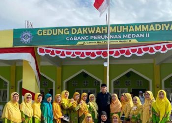 Hendra Cipta Pimpinan Upacara Bendera Peringatan Hut 77 RI di Perumnas Medan II