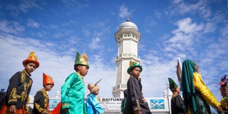 Warga Kota Banda Aceh Antusias Saksikan Pawai Budaya