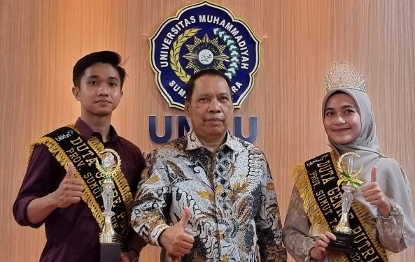 Rektor UMSU Lepas Dwi Laila Shafira dan Alvi Syahrin Menuju Kompetisi Duta GenRe Nasional