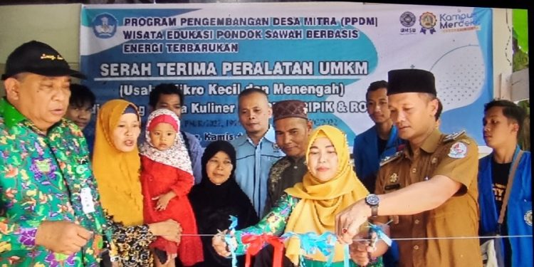 PPDM UMSU Serahkan Bantuan Mesin untuk Industri Roti, Keripik dan Tempe UMKM Pematang Johar