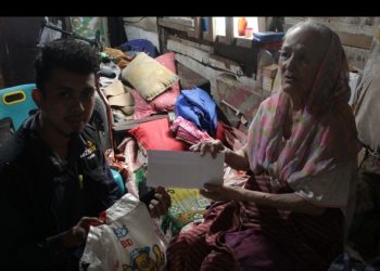 LazisMu Santuni Nenek Tua yang Tinggal Digubuk Reot