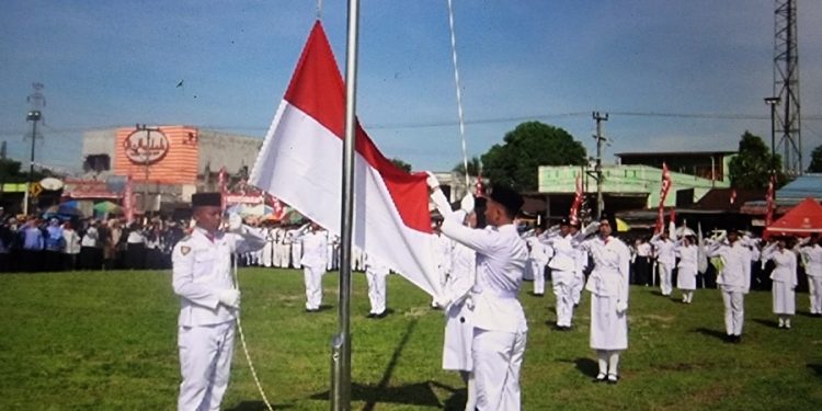 Paskibra dan Tapaksuci SNAKMA Muhammadiyah Sukseskan Upacara Bendera