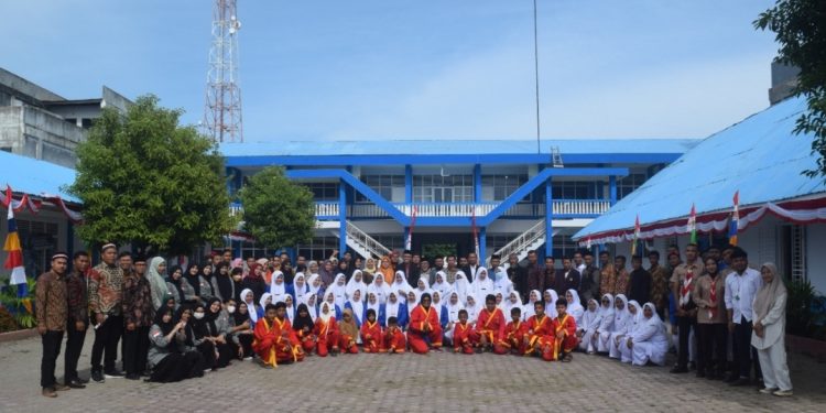Rektor UMMAH Muharrir Asy’ari Pimpinan Upacara Hut ke-77 RI