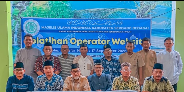 Perkuat Komunikasi, MUI Sergai Launching dan Latih Operator Website
