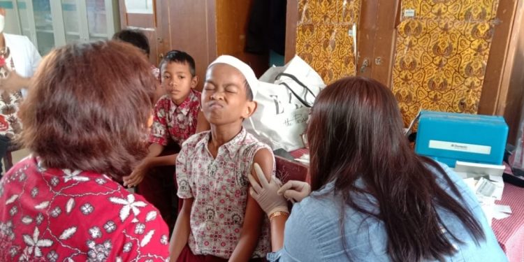 RCCE Kota Medan dan SDM-08 Tegal Sari Gelar Imunisasi untuk Siswa