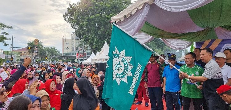 Siar Muktamar 48, Rektor UMSU Lepas Gerak Jalan AMM Sumut