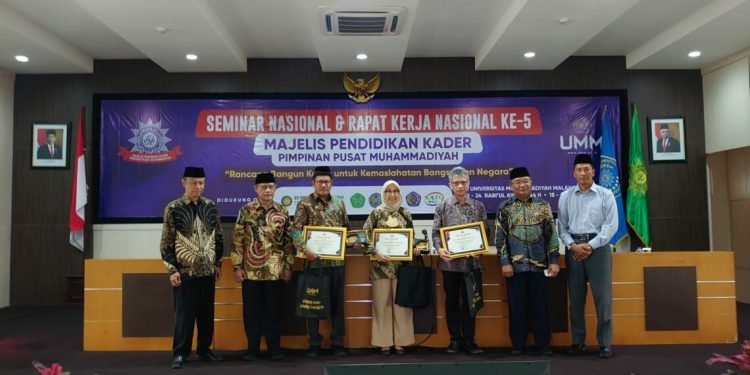 Muhammadiyah Beri Award Kepada Tiga Kader Teladan