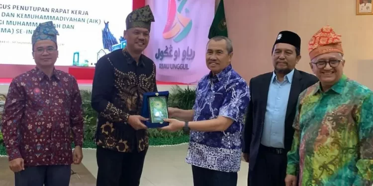 Tutup Rakernas Forum Pimpinan AIK PTMA, Gubernur Riau: Terus Berikan Manfaat