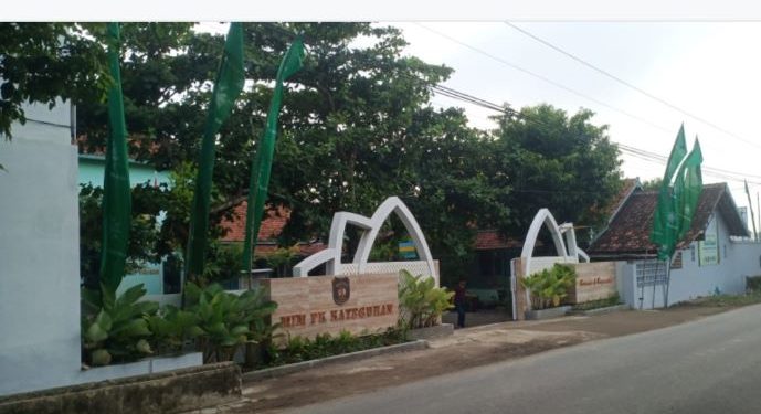 Serba Serbi Muktamar (1): Penggembira Disambut Tuan Rumah dengan Sukacita