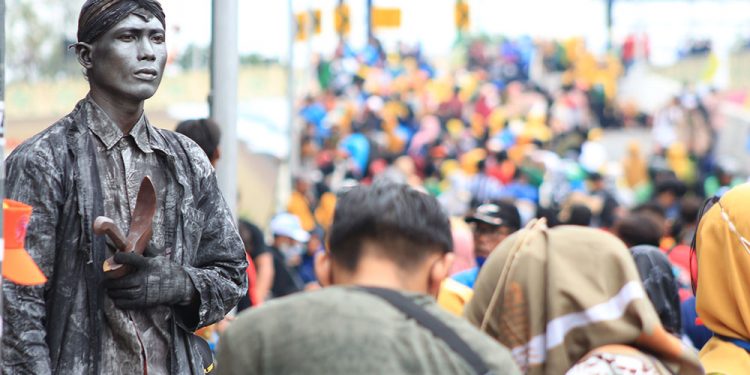 Serba-serbi Muktamar (11) : Aksi Penggembira