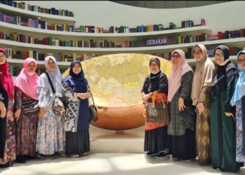 Serba-serbi Muktamar (21): Rombongan Wisata Aisyiyah Sumut Kunjungi Museum Muhammadiyah
