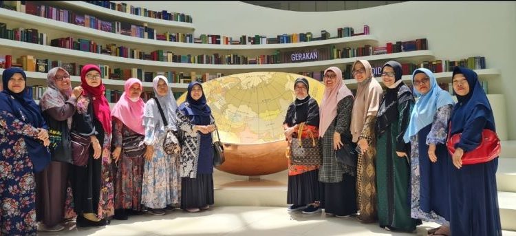 Serba-serbi Muktamar (21): Rombongan Wisata Aisyiyah Sumut Kunjungi Museum Muhammadiyah