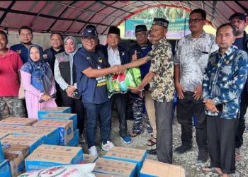 Muslim Ayub Sambangi Korban Banjir Bandang di Pengungsian di Aceh Tenggara