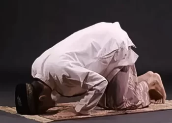 Buah dari Cinta Bahagia saat Beribadah