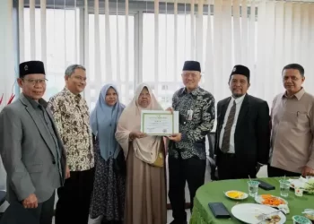 Hj Jumrotin Wakaf 1.5 Milyar ke Universitas Muhammadiyah Riau