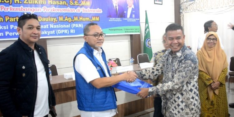 Kunjungi UM-Tapsel, Menteri Perdagangan Sampaikan Kuliah Umum