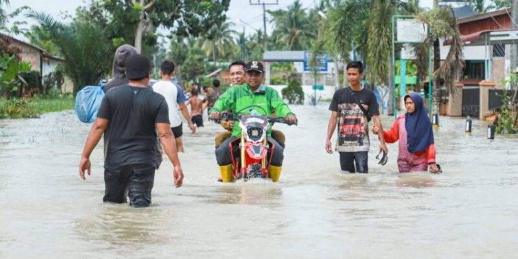 Delapan Kecamatan di Serdang Bedagai Terendam Banjir, Bupati Antar Bantuan