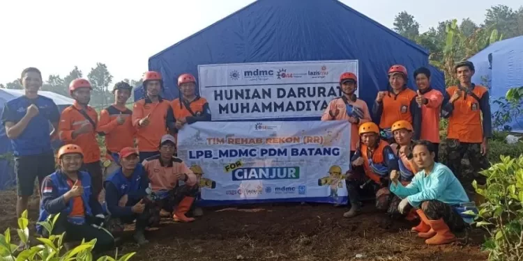 Dirikan Huntara, Relawan MDMC Bantu Warga Cianjur