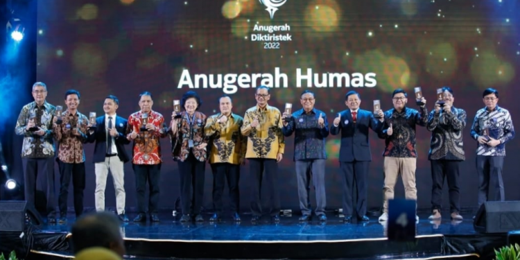 Satu Lagi Prestasi UMSU, Raih Emas Kehumasan Anugerah Diktiristek 2022