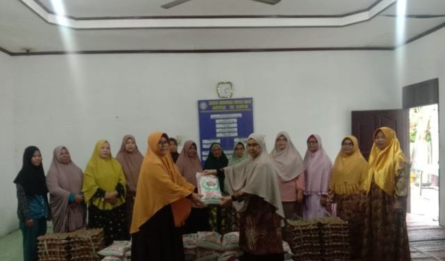 PW Aisyiyah Sumut Respon Banjir Sergai, Serahkan Bantuan Sembako