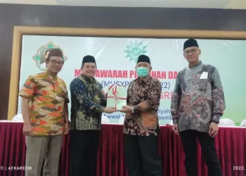 BPN Serahkan 16 Sertifikat Tanah Milik Muhammadiyah Gresik