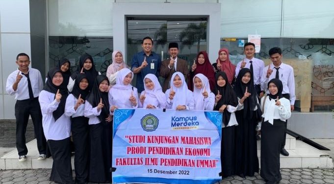 Mahasiswa FIP – UMMAH Melakukan Studi Bisnis ke PT. BSI dan Produsen Kopi Gayo