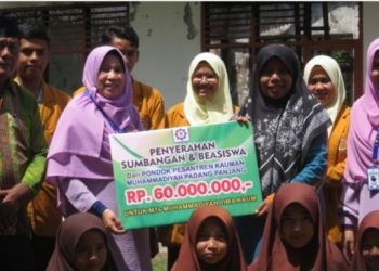 Ponpes Kauman Padang Panjang Serahkan Bantuan Pasca Kebakaran MTsM Lima Kaum