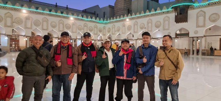 Berkunjung dan Salat di Masjid Al-Azhar, Lalu Bertemu dengan Mahasiswa Indonesia