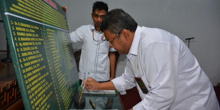 Awali 2023 Pengadilan Tinggi Banda Aceh Membaca dan Menandatangani Pakta Integritas