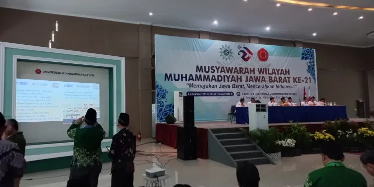 Ketua dan 13 Formatur Hasil Musywil PWM Jawa Barat