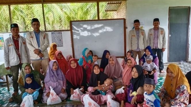 Pelantikan PCPM Kualuh Hilir dan Santunan LazisMu Labura untuk Warga