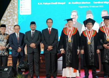 Sudibyo Markus Terima Penganugerahan Doktor HC dari UIN Sunan Kalijaga