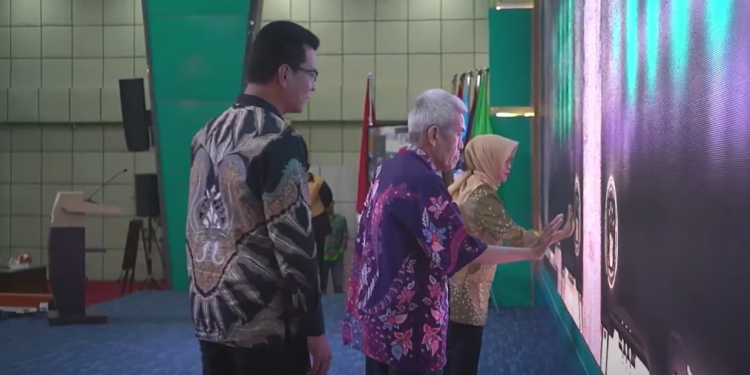 MK dan Fakultas Hukum UMSU Luncurkan Smart Board Mini Court Room