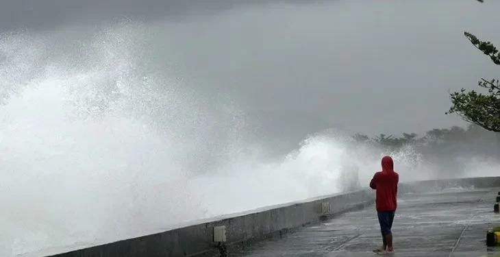 BMKG peringatkan Gelombang hingga 4 meter berpotensi terjadi di sejumlah perairan Indonesia