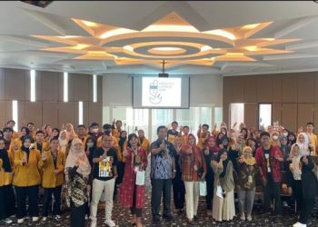 Ketua PP IPM Serahkan Sejuta Surat Anak Indonesia untuk Presiden