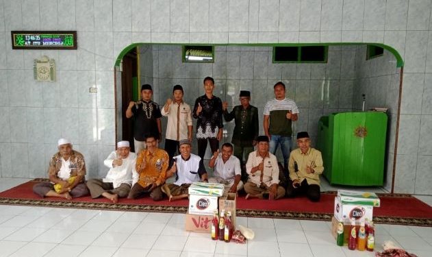 Ketua PDM Amin Mahzul Bagikan Takjil di Padangsidimpuan Tenggara