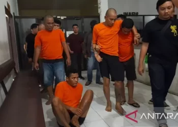 Satreskrim Polrestabes Medan tembak empat begal sadis