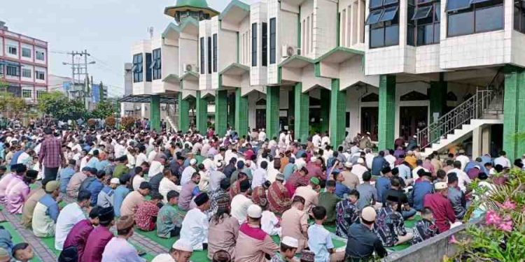 Membludak, Jamaah Shalat Idul Fitri di Masjid Taqwa Muhammadiyah Lubuk Pakam